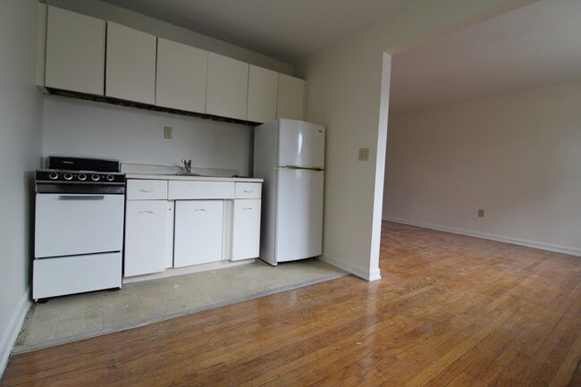 Building Photo - 33 Burnside Ave