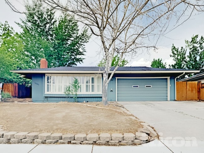 Building Photo - 1045 Crown Dr
