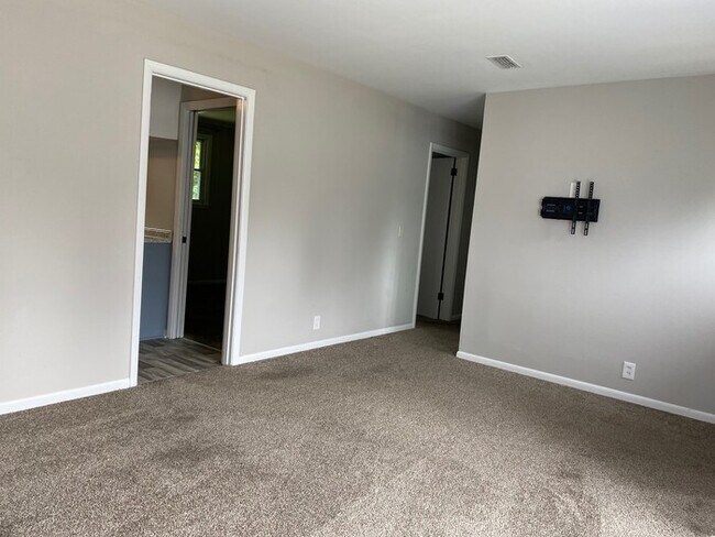 Foto del edificio - 205 Bennett Dr