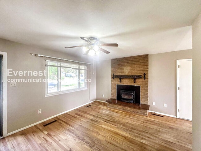 Foto del edificio - 1409 Laurette Dr