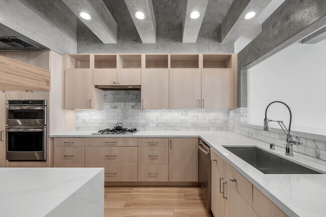 Building Photo - 1520 S Beverly Glen Blvd