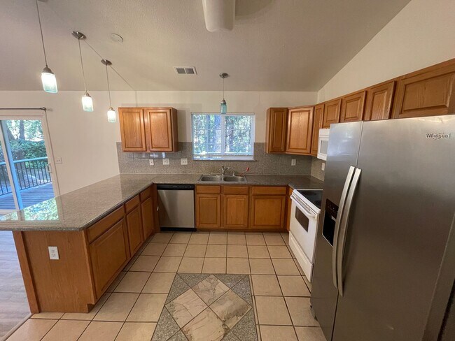 Foto del edificio - 3 bedroom 2 bath home in Magalia, attached...