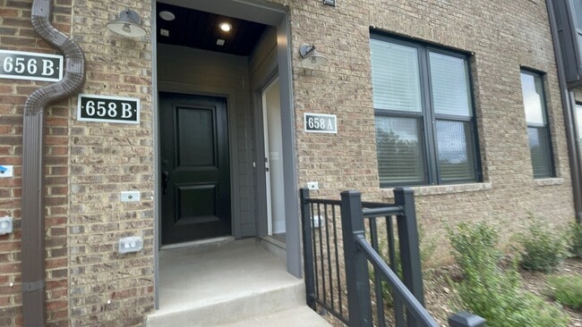 Building Photo - 658 Noush Ct Unit A, Charlottesville, VA 2...