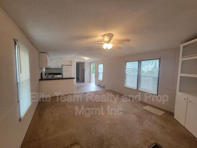 Building Photo - 2975 Cedarvale Rd