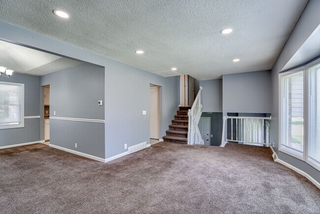 Foto del edificio - Spacious 5 Bedroom In Harvey Oaks With 2 A...