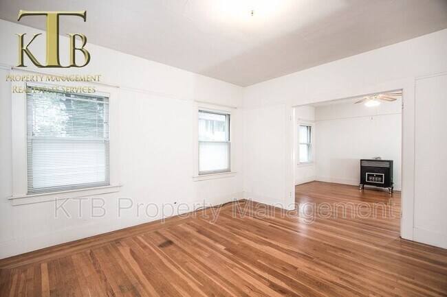 Building Photo - 816 22nd St