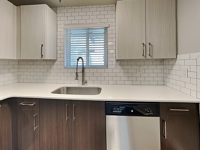 Building Photo - 880 N Highland Ave NE