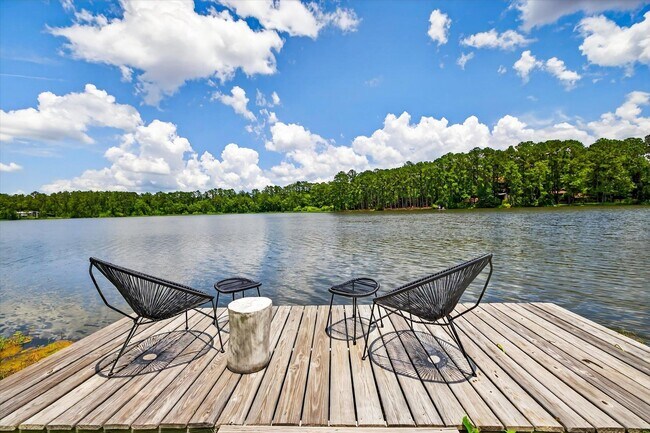 Foto del edificio - 7805 Thorn Hill Ln
