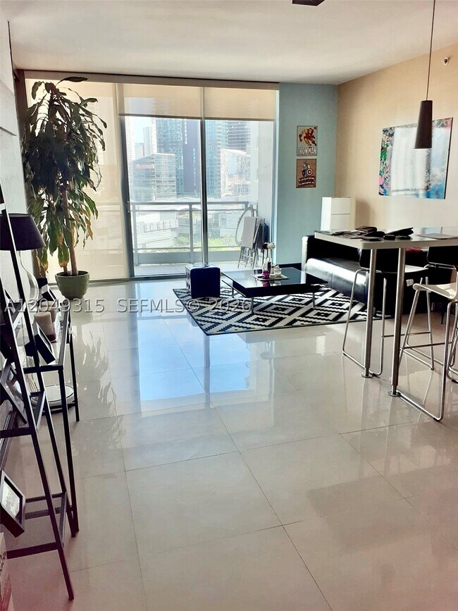 Foto del edificio - 90 SW 3rd St