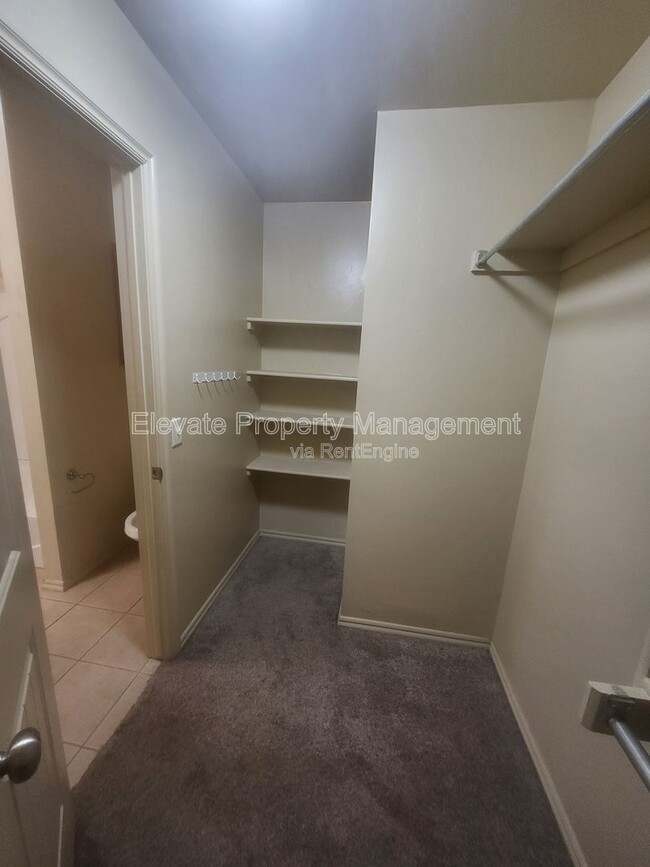 Foto del edificio - 923 West Prairie Wind Way