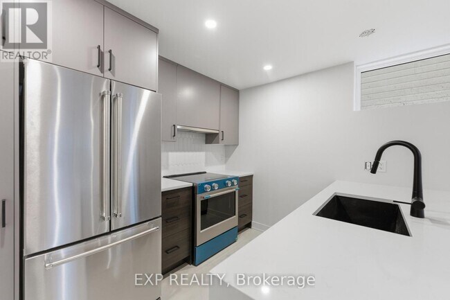 Photo du bâtiment - 514 Roosevelt Ave