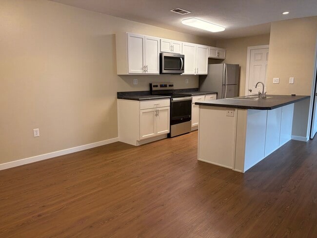 Building Photo - Heatherwood Apartments