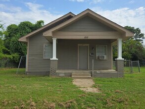 Building Photo - 1511 E 2nd St