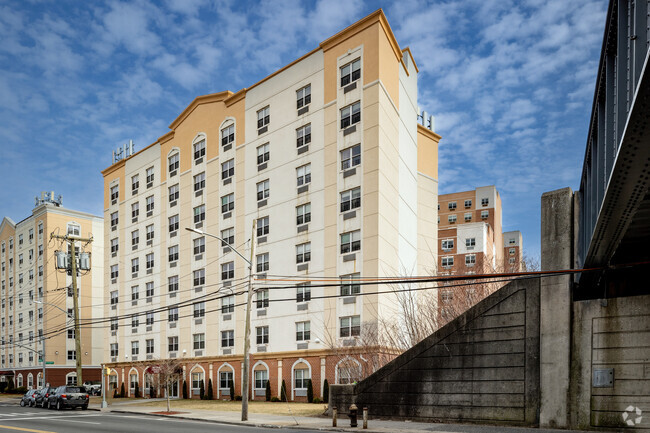 Foto del edificio - The Arbor at Locust Manor
