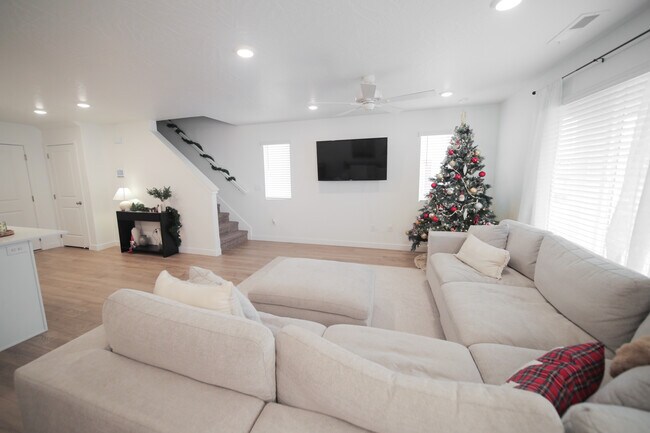 Foto del edificio - 1737 S Devils Garden Ln