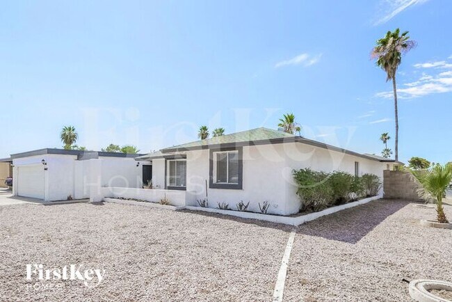 Building Photo - 10437 West Campbell Ave