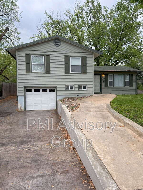 Primary Photo - 3506 SE Adams St