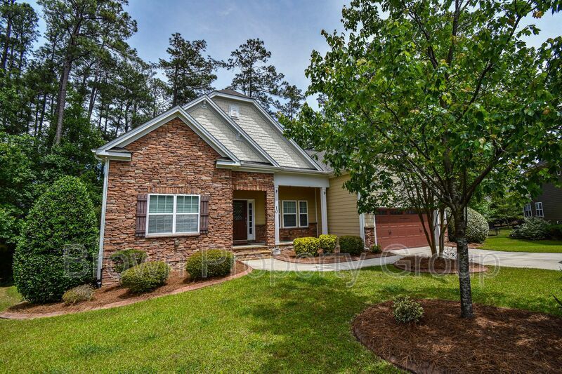 Primary Photo - 10 Spring Pond Ln