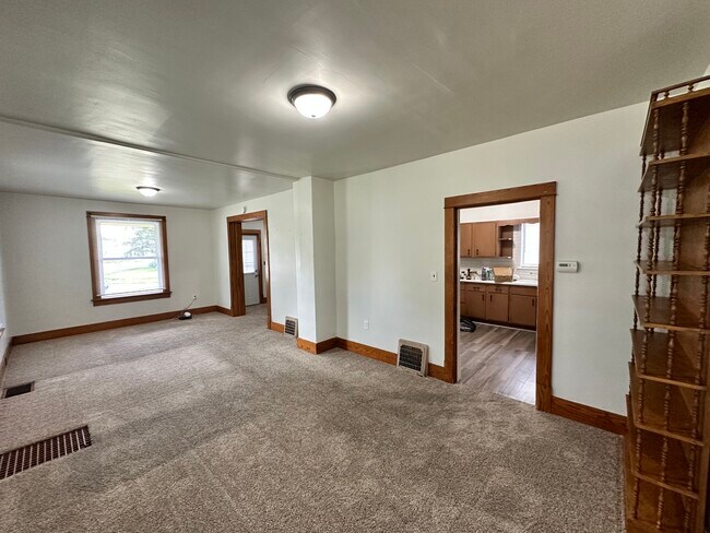 Building Photo - 917 Curran St