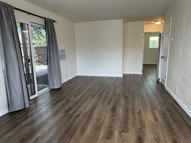 Foto del edificio - 1712 Arthur Ct