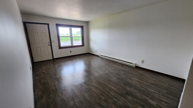 Foto del edificio - 3 Bedroom Duplex with Large Yard & Attache...