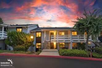 Building Photo - 1866 Fairway Cir Dr
