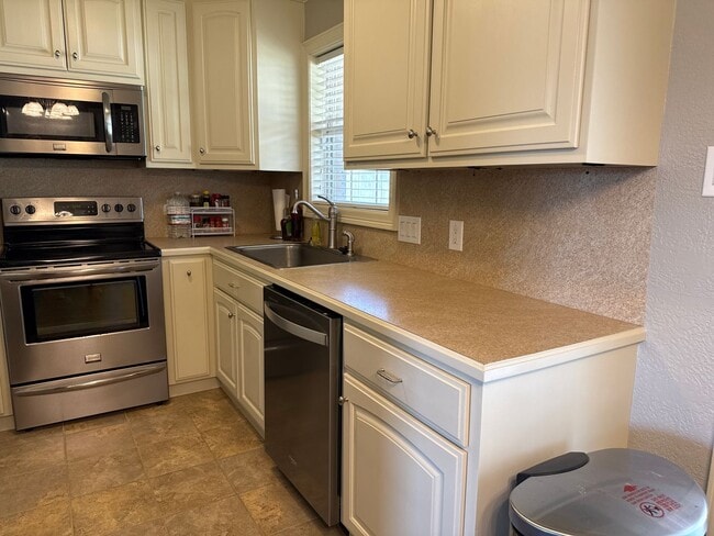 Building Photo - 1808 Elmer Neely Dr