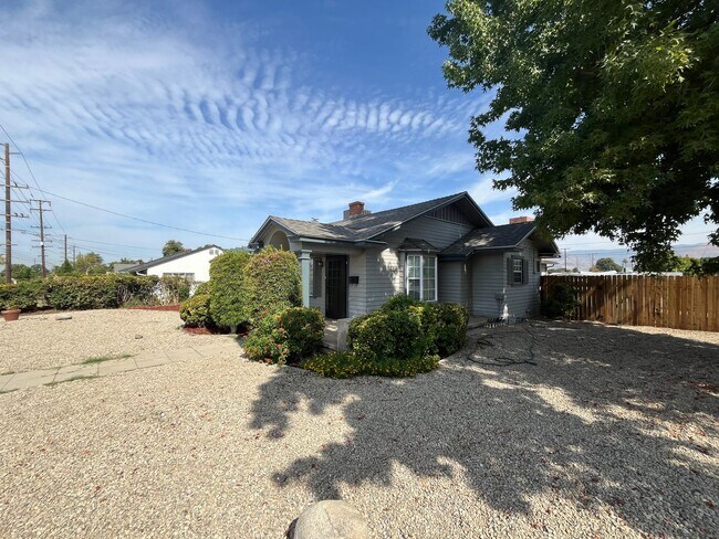 Building Photo - Single-Story 3-Bedroom Redlands Home Near ...
