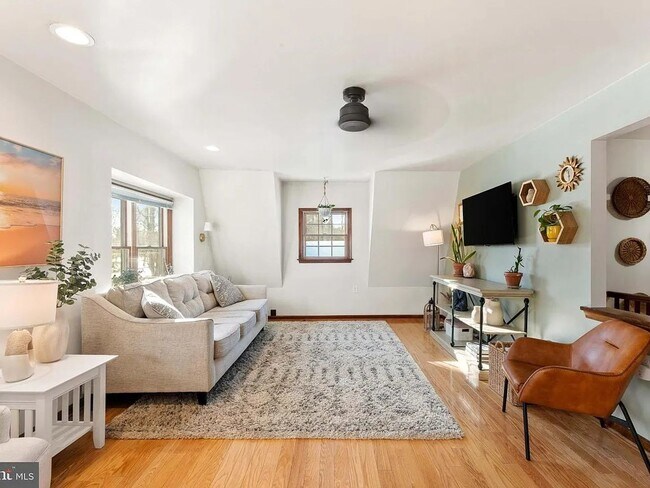 Foto del edificio - Charming 3-Bed/2-Bath Home in Upper Makefield Township. Available NOW!