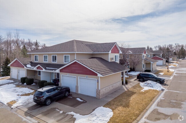 Building Photo - Lakeville Court