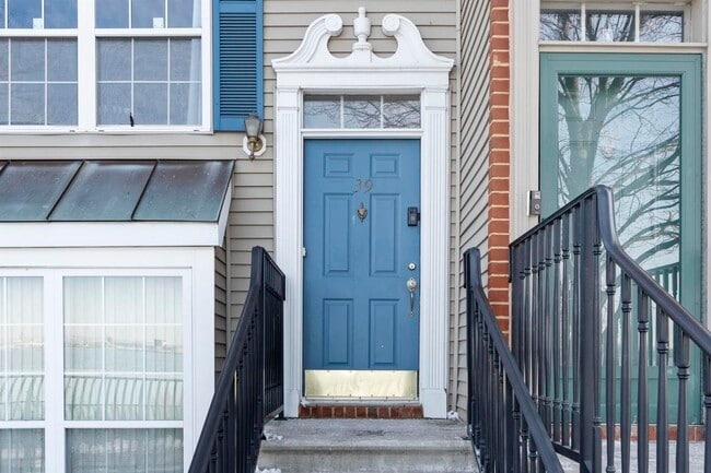 Building Photo - 39 Willow St