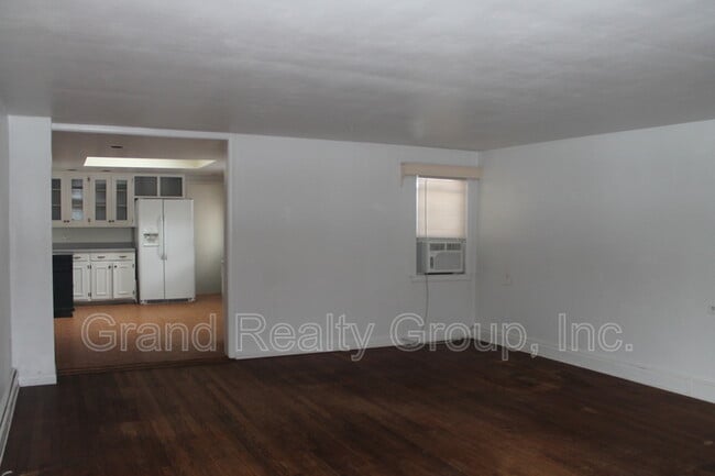Building Photo - 880 Ferndale St