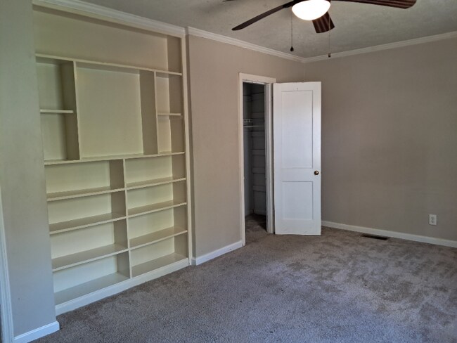 Foto del edificio - 6312 Lake Rd