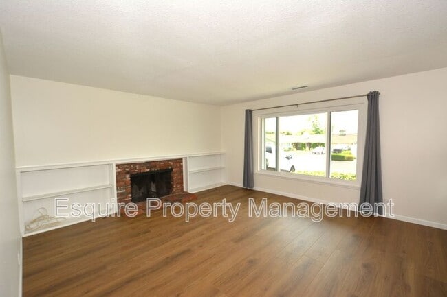 Building Photo - 283 Calle Higuera