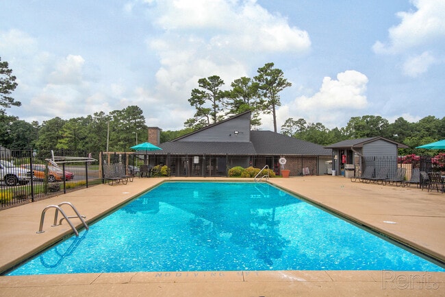 Building Photo - Element at Creekside