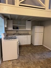 Building Photo - 900 Mohawk Dr