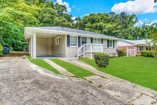 Building Photo - 858 Commodore Dr NW