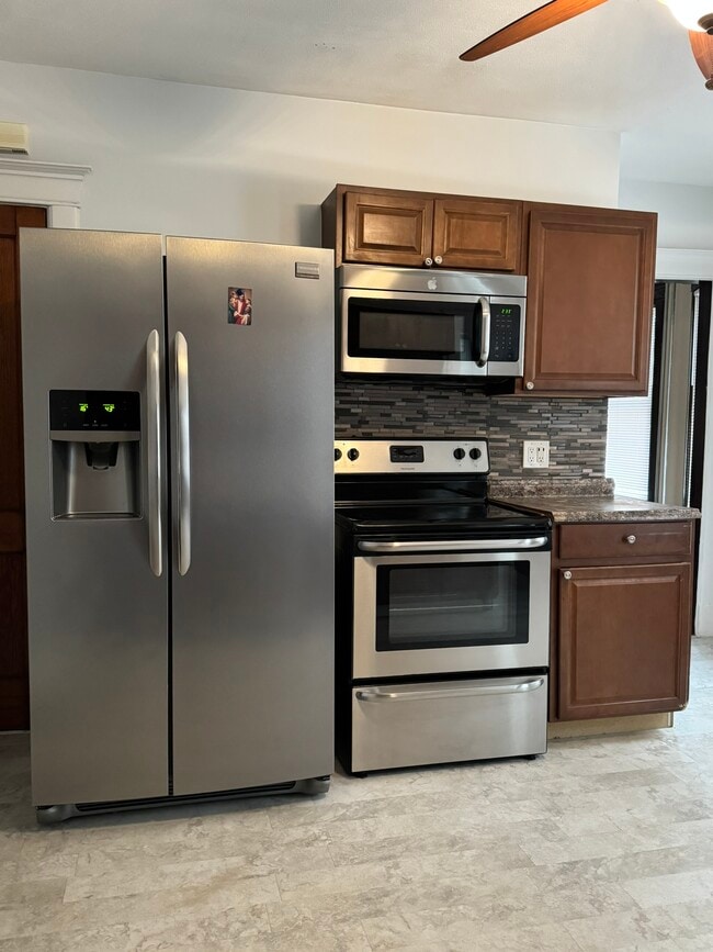 Building Photo - 37 Mountford St