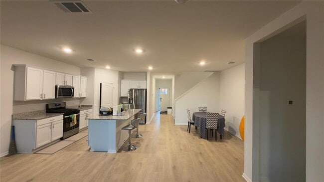 Building Photo - 2512 Hackamore Dr