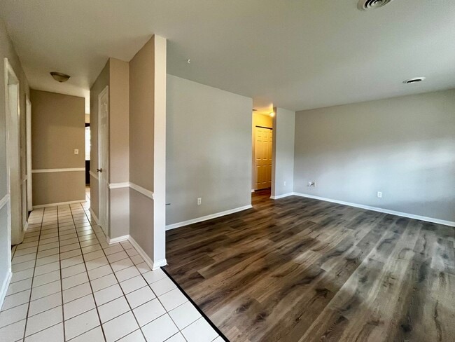 Building Photo - 6423 Ashbrook Dr