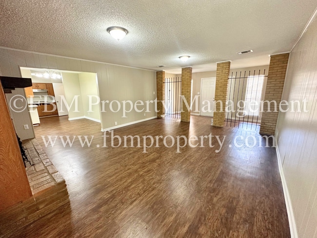 Building Photo - 2409 Linda Dr