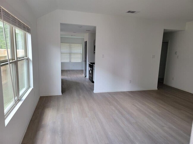 Building Photo - 3699 Solanum Dr
