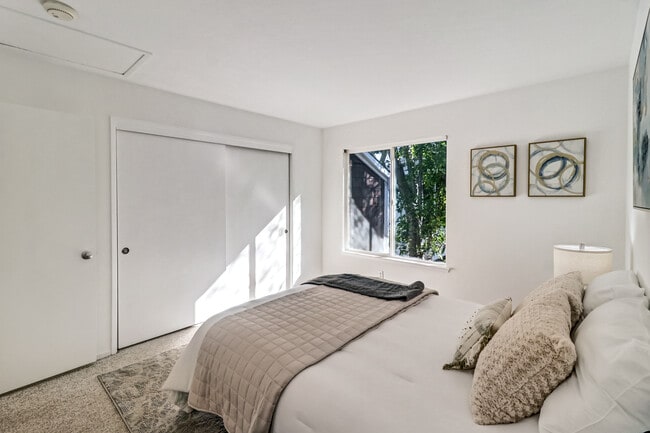 Building Photo - 242 Marina Lakes Dr