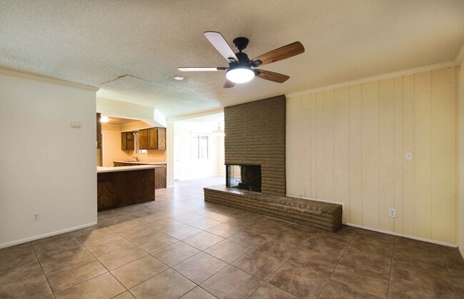 Building Photo - Charming 5-Bedroom Pool Home in Prime Tempe Location
