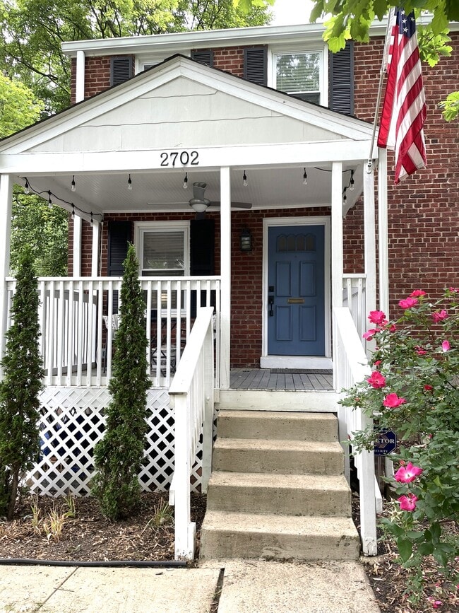 Building Photo - 2702 Farmington Dr