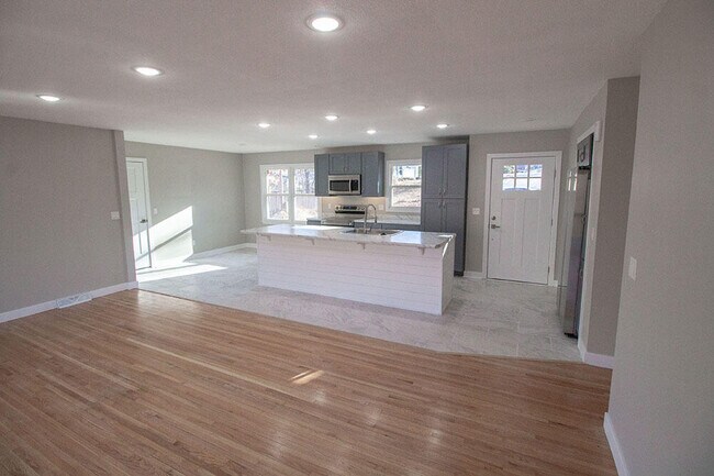 Foto del edificio - 715 Bluffdale Dr