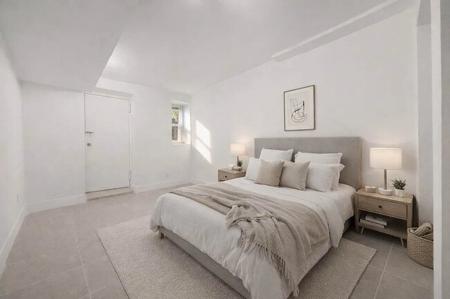 Building Photo - 518 E 83rd St