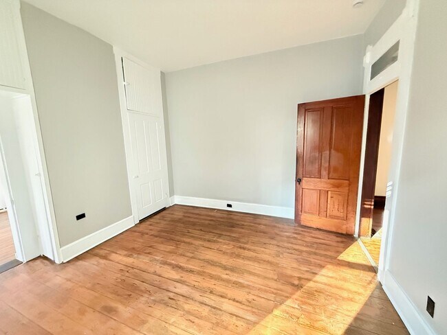 Foto del edificio - 1603 E Oak St