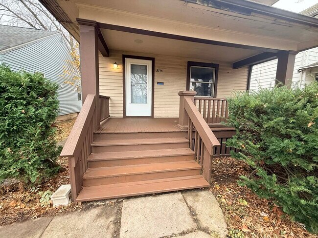 Foto del edificio - 3715 Bowser Ave