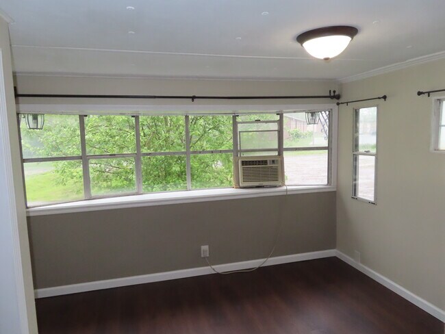 Foto del edificio - 8911 Pembroke Oak Grove Rd